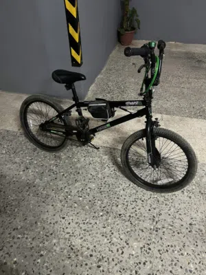 بسكليت (Hyper bike co) اسود و اخضر  للأطفال(8-15 سنة) Mountain bike