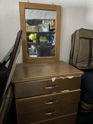 تسريحة مع 4 جوارير و مراي