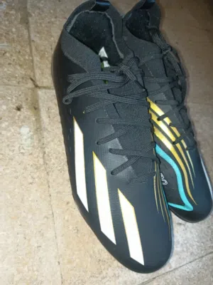 للبيع حذاء رياضي أصلي 100% من شركة آديداس (Adidas) موديل السرعة الشهير والكلاسيكي النادر:Adidas +F30