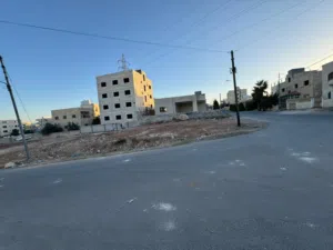 للبيع أرض سكنية مميزة من المالك على شارعين في أبو علندا  516م2