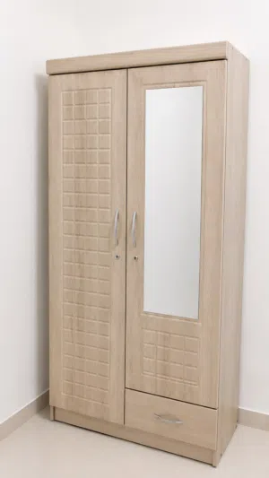 سرير مع المفرش كامل وخزانة