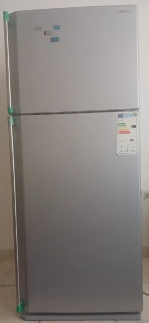 للبيع ثلاجة Sharp SJ-58C سعة 329 لتر (حوالي 12 قدم) بحالة ممتازة جداً شبه جديدة