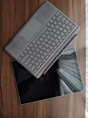 Microsoft surface 7 plus ( core i5 11 - ram 8Gb - Hard 512GB - 20 Charge count )
