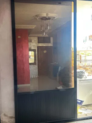باب المنيوم زجاجي