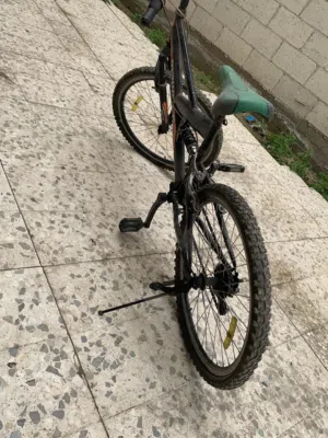 بسكليت للبيع سعر حرررررررررق 32  بده تغير جنزير فقط هي المشكله الوحيدة أما الباقي شغال