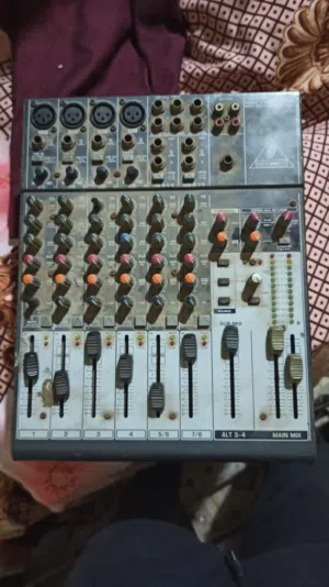 خلاط صوت بيرينجر XENYX X1204USB،