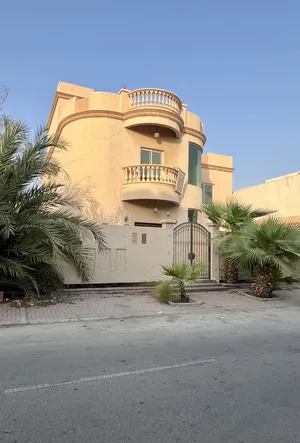 5 Bedrooms . More than 6 bathrooms . 520 m21