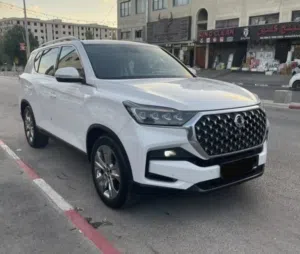 Rexton 4x4 2023 25000km 7ركاب فل إضافات على كفالة الشركه لسنه ونص