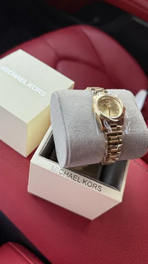 ساعة Michael Kors نسائية جديدة
