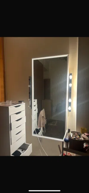 مرايا وإضاءات