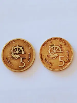 2 قطع نقدية 5 سنتيم اصدار (1974م/1394ه) بتعاون مع الفاو مكون من النحاس و الألومنيوم و النيكل