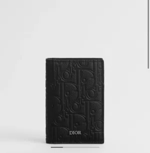 dior wallet very good condition barely used with box and star