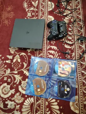 بلايستيشن 4 سليم مع اشرطة وجهازين
