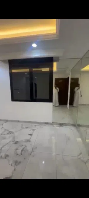 للايجار عوائل أو شركات شقق بالسالميه قطعه 12 تتكون من 3 غرف نوم وغرفة خادمه
