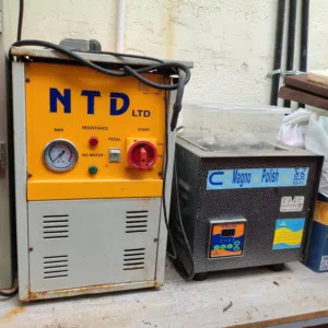 للبيع: معدات ورشة تلميع وصياغة المعادن (ذهب / فضة / نحاس)