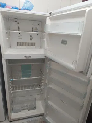 تحتاج اصلاح  Toshiba fridge