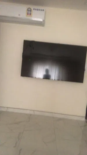 شاشه كبيره وتشغل يوتيوب وبعد الشيفر 65 بوصه
