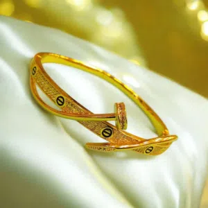 اساور ذهب ايطالي نوعيه فاخره تناسبك سيدتي   مابتتفرق عن الذهب العادي مكفول