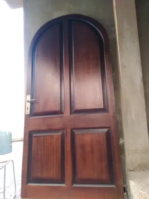 باب مستعمل حاله ممتازة نوع الخشب اجود درجه للموقنو بدون قفص