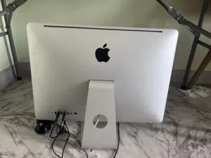 Apple iMac 21.5” Mid 2010  500GB HDD  4GB RAM  Good Condition