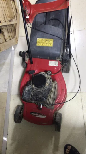 ماكنة قص نجيل تعمل على نظام البنزين بحاجة الى صيانة