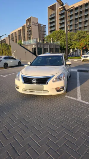 NISSAN ALTIMA 2014 SV WITH SUNROOF, full options In very good shape