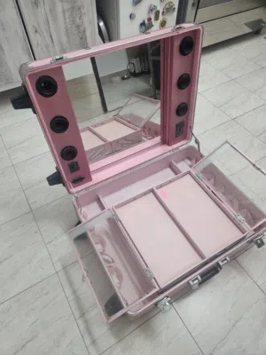 للبيع حقيبة ماكياج
