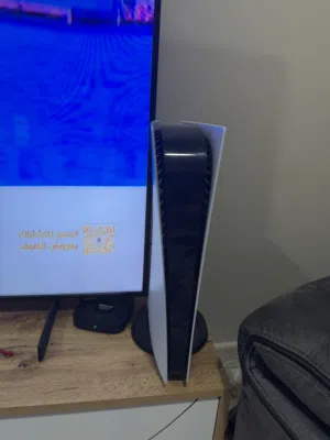 سوني 5مستعمل اقل 4شهور فقط سوني نظيف ومافيه اي مشاكل معه 2كنترول