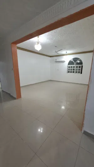 للايجار شقة كبيرة في صباح الناصر