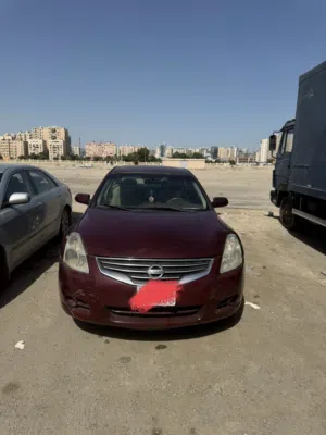 نيسان التيما موديل 2011 خمري أوتوماتيك بسعر مناسب مع تأمين وتشغيل سهل