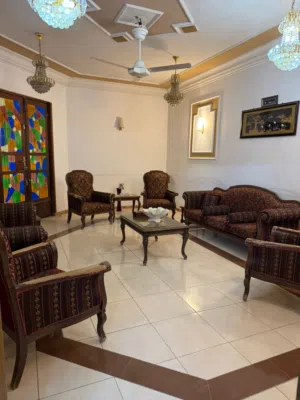 للايجار مؤثث ارضي المنصو