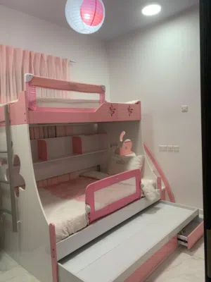 غرفة نوم بنات بثلاث اسرّة من الدانوب
