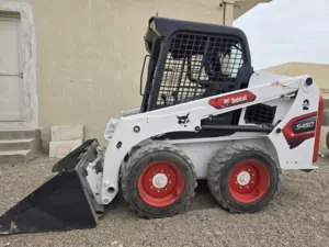 bobcat S450   speed2 model 2016   like a new  salalah marbt