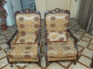 طقم كنب خشب زان عشر مقاعد مع طاولاته في مزع بسيط