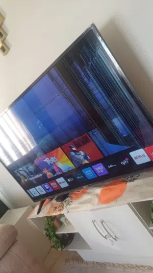شاشة ال جي مكسورة الشاشة