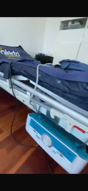 سرير طبي كهربائي
