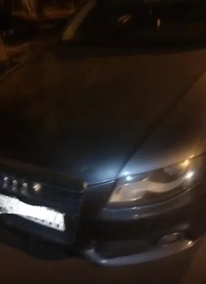 اودي 2012 A4  4سلندر للبيع مستعمل خفيف ممشاها 190 الف نظيفه استعمال خفيف كل شي شغال