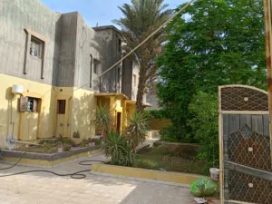 منزل دورين استثماري سكتي بيه اربعة شقق وملحق