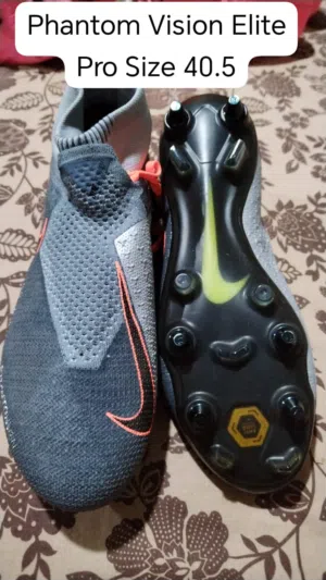Original football shoes size 40.5