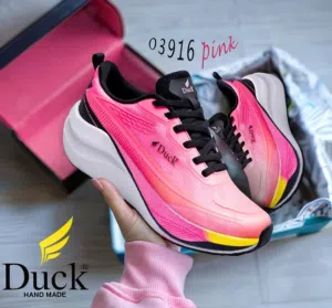 اطلعي بإطلالة رياضية أنيقة مع جوتي DUCK الحريمي الجديد!