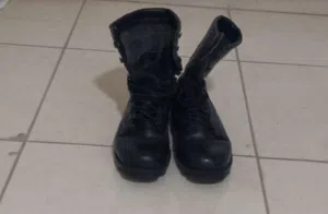 حار نار بوت اسود بحاله جيده تعمل للبيع سعر 7 دنانير