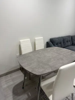 Dining Table with 4 chairs-طاولة مع 4 كراسي