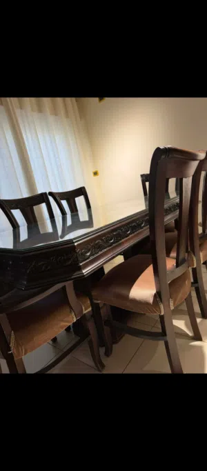 طاوله سفره مع 6 كراسي خشب زان بحاله ممتازه بث