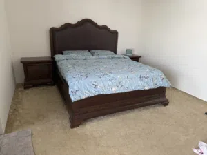 سرير فاخر مستعمل مع مرفقاه  luxurious bed set used
