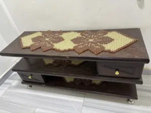 طاولة تلفزيون خشب زان