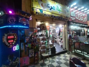 محل تجاري ( مكتبة) للبيع شارع رئيسي عمره اكثر من 12 سنة