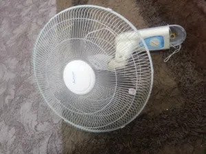 مروحه جنب لون ابيض