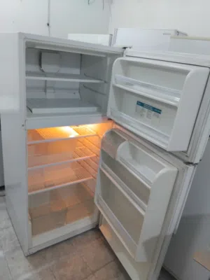 بيع ثلاجة ويرلبول إيطالي حجم وسط استعمال خفيف معا التوصيل والكفاله