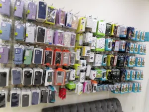 محل بيع هواتف متنقلة وحاسب آلي