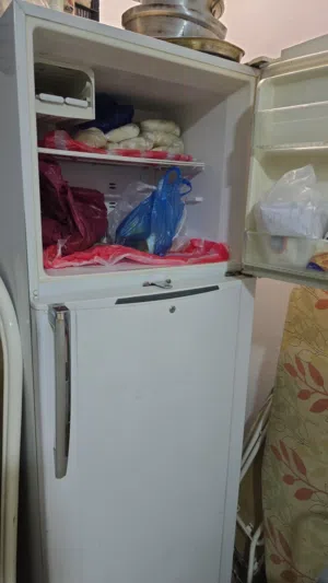 ثلاجة وغسالة